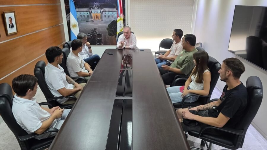 Felipe Michlig encabeza reunión institucional en San Cristóbal