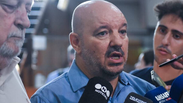 Rodrigo Alonso secretario general de Amsafé realiza declaraciones tras la reunión paritaria docente en Santa Fe