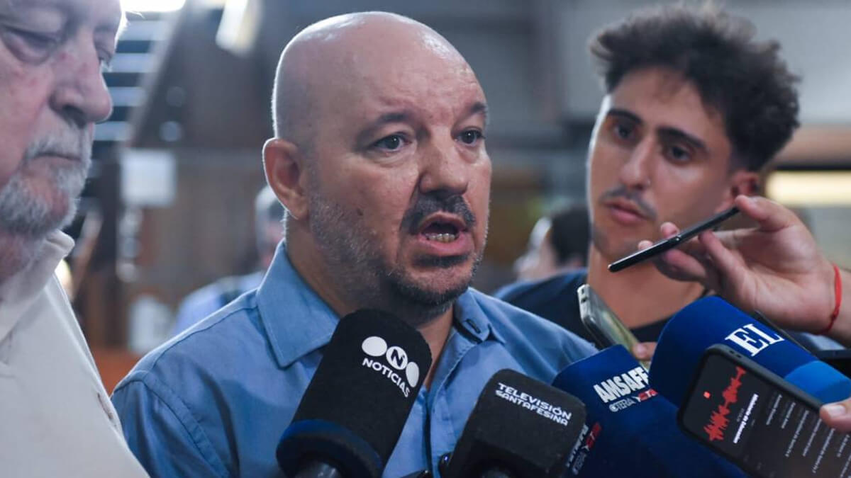 Rodrigo Alonso secretario general de Amsafé realiza declaraciones tras la reunión paritaria docente en Santa Fe