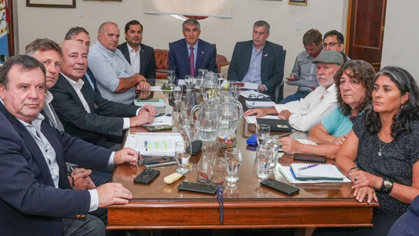 Reunión paritaria en Santa Fe entre funcionarios del Gobierno provincial y representantes gremiales de ATE y UPCN