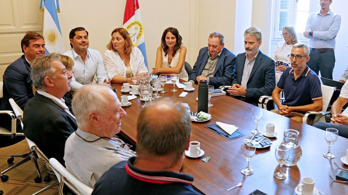 encuentro paritario salud santa fe gobierno provincial gremios profesionales hospitalarios aumento salarial