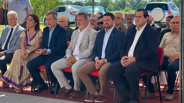 Intendente Gonzalo Braidot participando del acto de asunción del nuevo jefe de Prefectura Naval Reconquista.