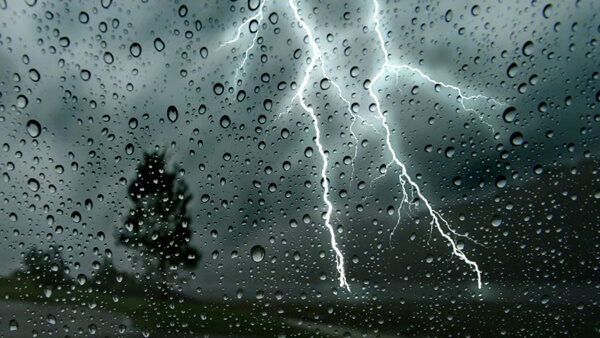 Tormentas con lluvia y descargas eléctricas sobre campos santafesinos