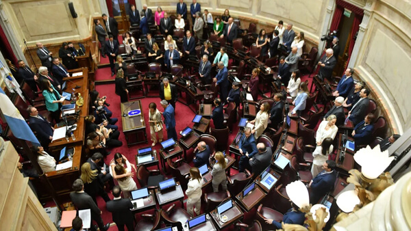 Sesión de la Cámara de Senadores durante el debate y votación de la reforma laboral con media sanción en Argentina