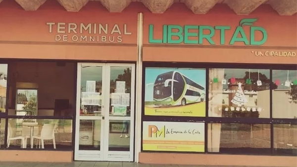 Frente de la Terminal de Ómnibus Libertad en Romang
