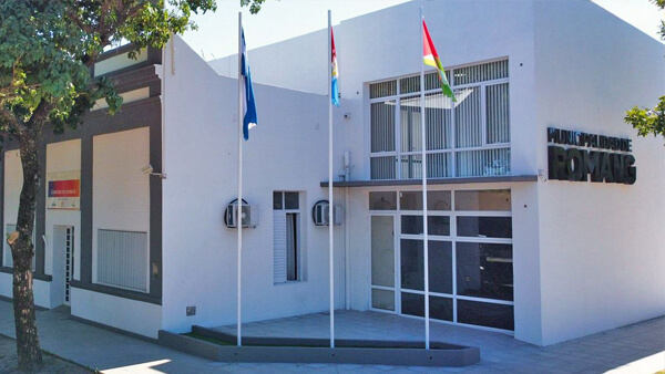 Frente de la Municipalidad de Romang durante el anuncio del receso administrativo municipal de febrero 2026