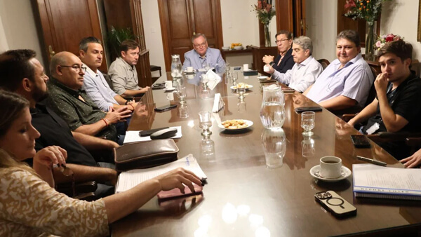 Reunión entre senadores de Santa Fe y representantes de FESTRAM por el proyecto de empleo público municipal