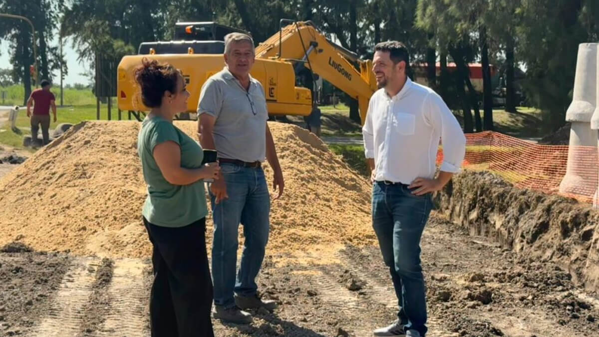 El intendente Gonzalo Braidot recorriendo las obras de la Tercera Vía entre Avellaneda y Reconquista