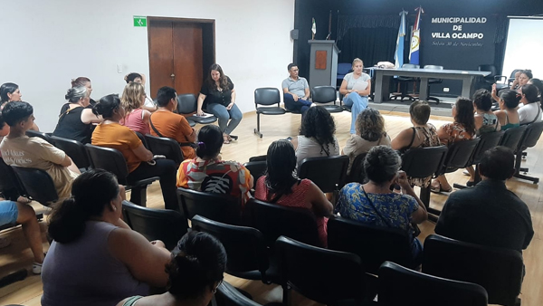 reunión del municipio de Villa Ocampo con emprendedores locales para organizar ferias y economía social