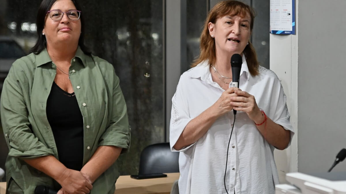 Andrea Uboldi durante el sorteo de vacantes para Enfermería 2026 en la Lotería de Santa Fe