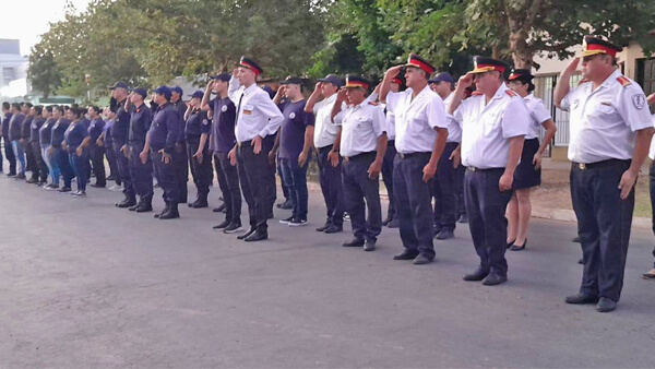 Acto de apertura de las jornadas de capacitación bomberil 2026 en Romang con aspirantes regionales