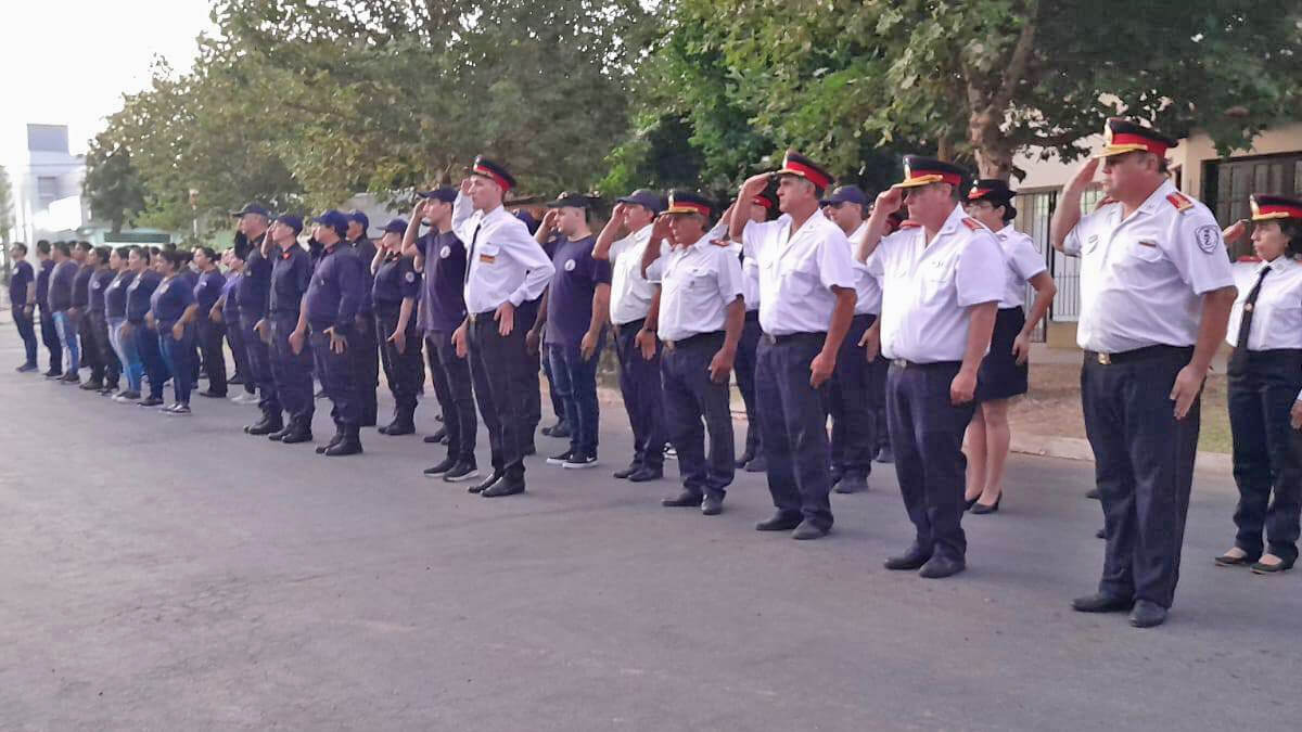 Acto de apertura de las jornadas de capacitación bomberil 2026 en Romang con aspirantes regionales