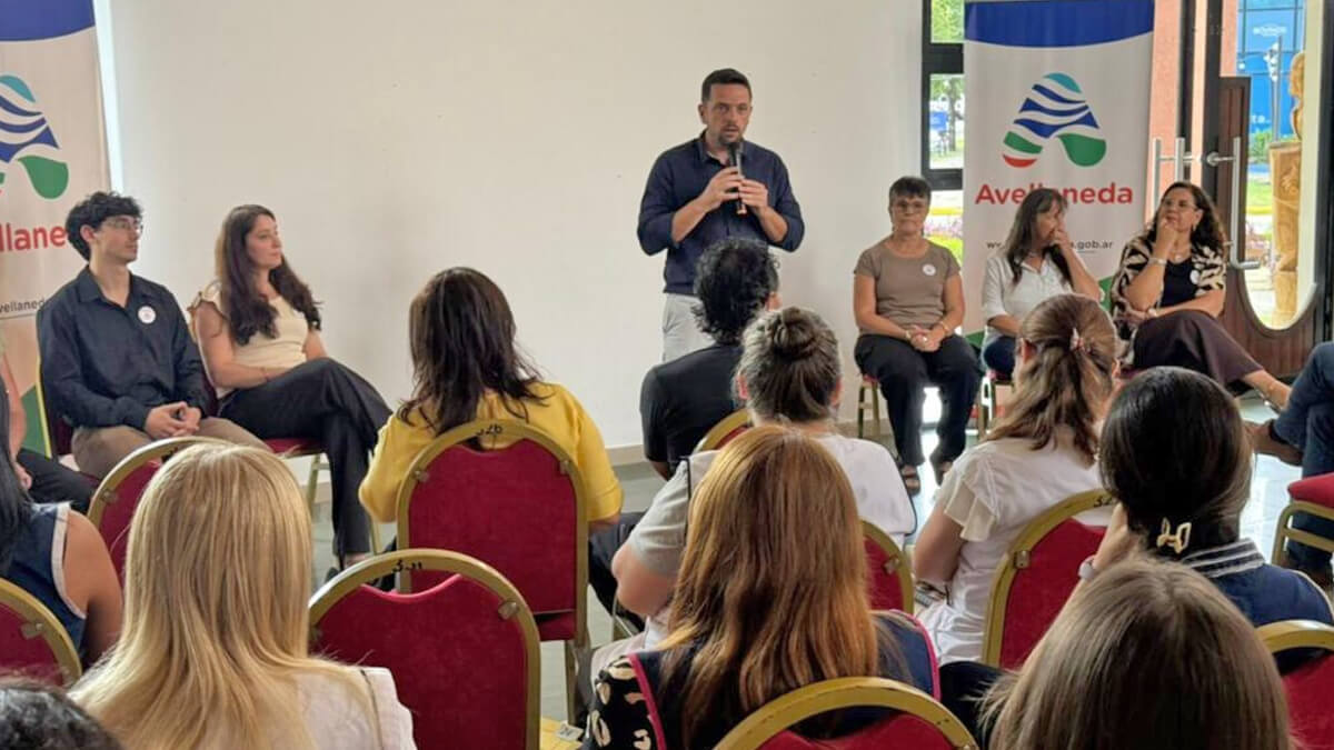 intendente braidot presentando equipo pedagogico social avellaneda instituciones educativas santa fe