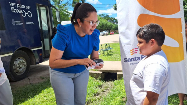 camion oftalmologico santa fe atencion chicos operativos salud romang lentes gratuitos