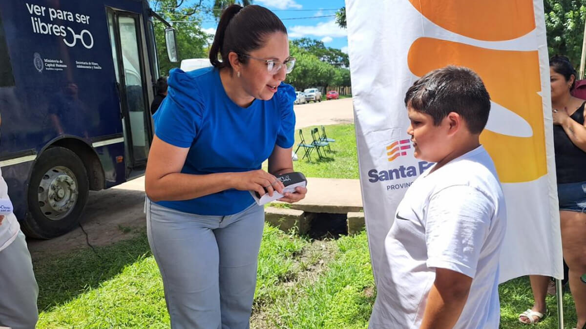 camion oftalmologico santa fe atencion chicos operativos salud romang lentes gratuitos