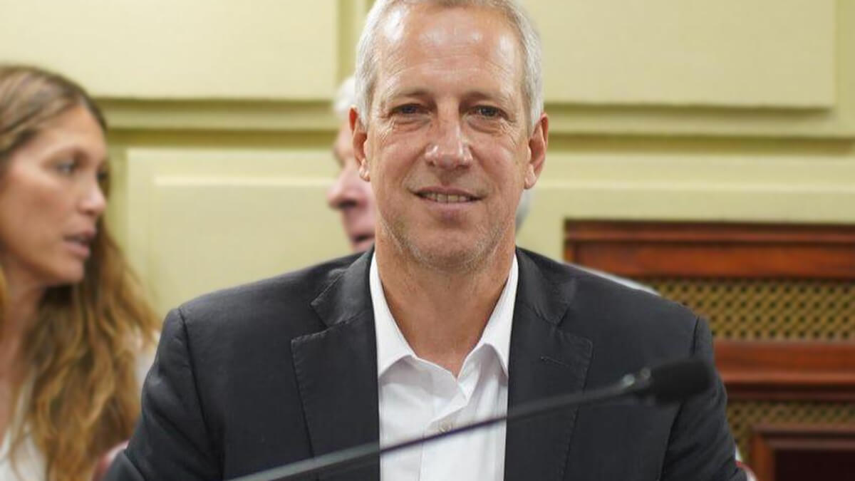 Dionisio Scarpin defendiendo reforma laboral en la Legislatura de Santa Fe