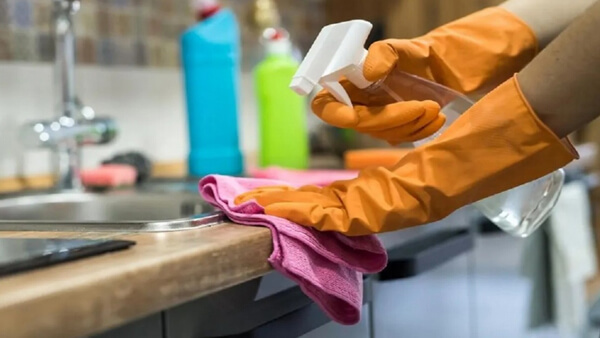 Empleada doméstica realizando tareas generales en vivienda particular – nueva escala salarial marzo 2026