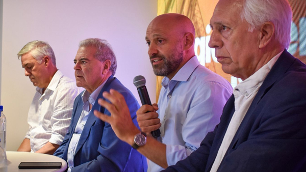 Mesa principal de la jornada sobre biodiésel en Expoagro con Gustavo Puccini, Sergio Busso, Guillermo Bernaudo y Walter Chávez