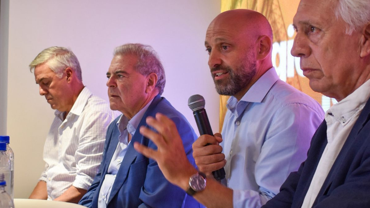 Mesa principal de la jornada sobre biodiésel en Expoagro con Gustavo Puccini, Sergio Busso, Guillermo Bernaudo y Walter Chávez