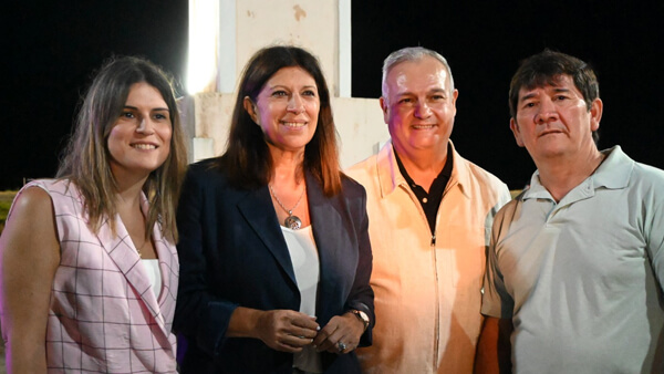 diputada Charo Mancini junto a Clara García, Pablo Farías y Jorge Ale en inauguración del playón deportivo Miguel Lifschitz en San Antonio de Obligado