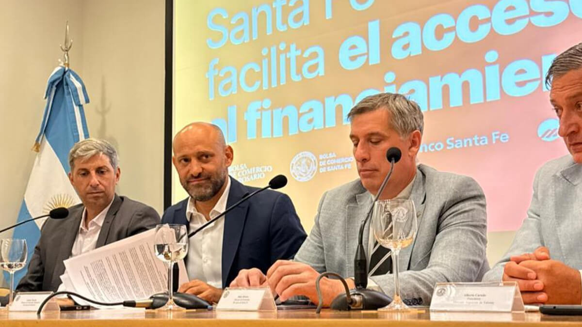 Ministros Gustavo Puccini y Pablo Olivares presentan el programa de bonificación de tasas para PyMEs en Santa Fe