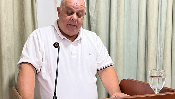 Ramseyer dando su discurso en la apertura de sesiones ordinarias 2026 del Concejo Municipal de Romang