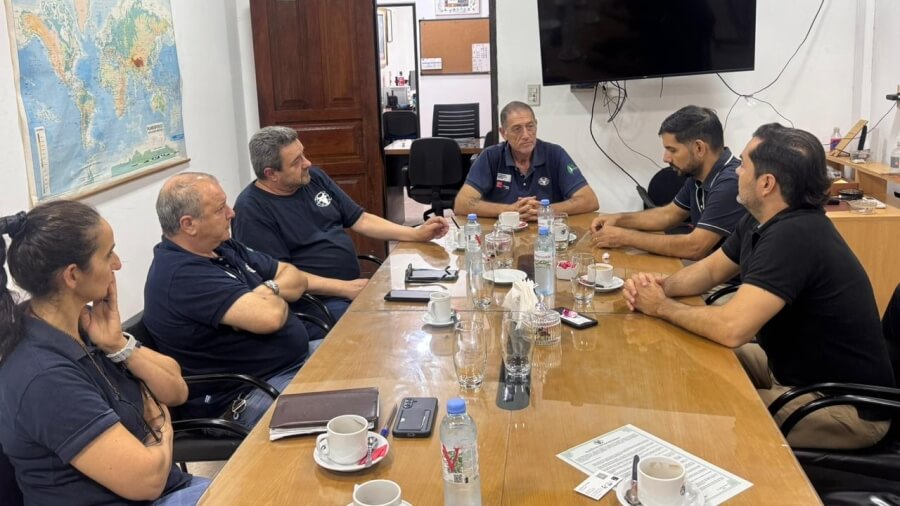 ivan sanchez y roald bascolo reunidos con representantes de la empresa arlei en las toscas