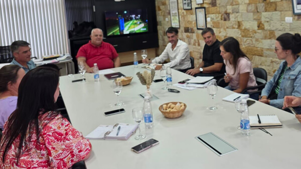 reunión del consorcio girsu microregion 1 ne en romang con autoridades locales y provinciales