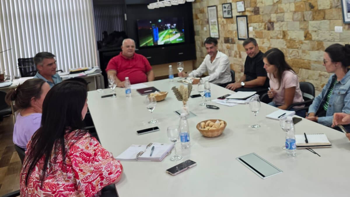 reunión del consorcio girsu microregion 1 ne en romang con autoridades locales y provinciales