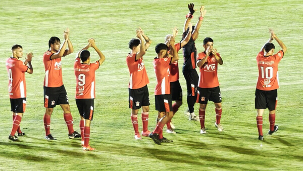 saludo del equipo de Romang FC tras debutar con triunfo ante Racing en el Torneo Apertura 2026 de la Liga Reconquistense