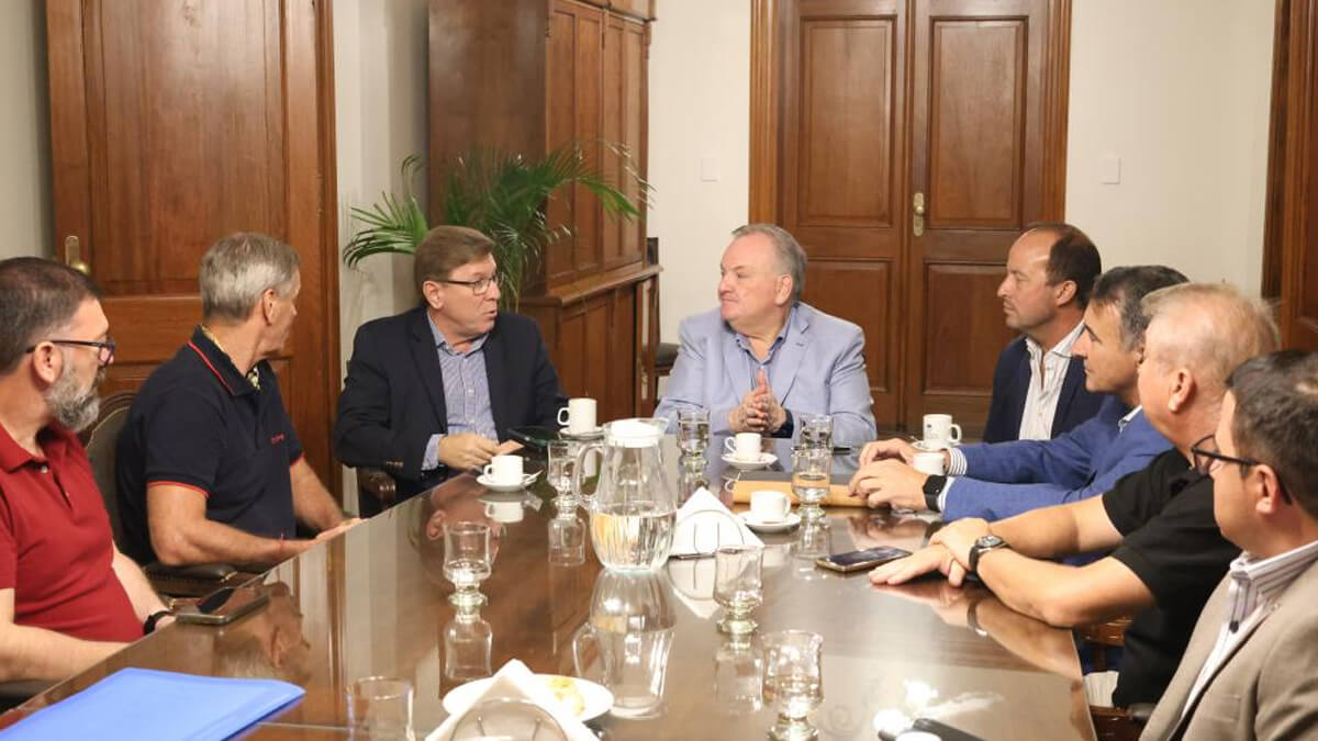 Encuentro entre legisladores provinciales, autoridades locales y funcionarios de Vialidad por proyecto de la Ruta Provincial 2