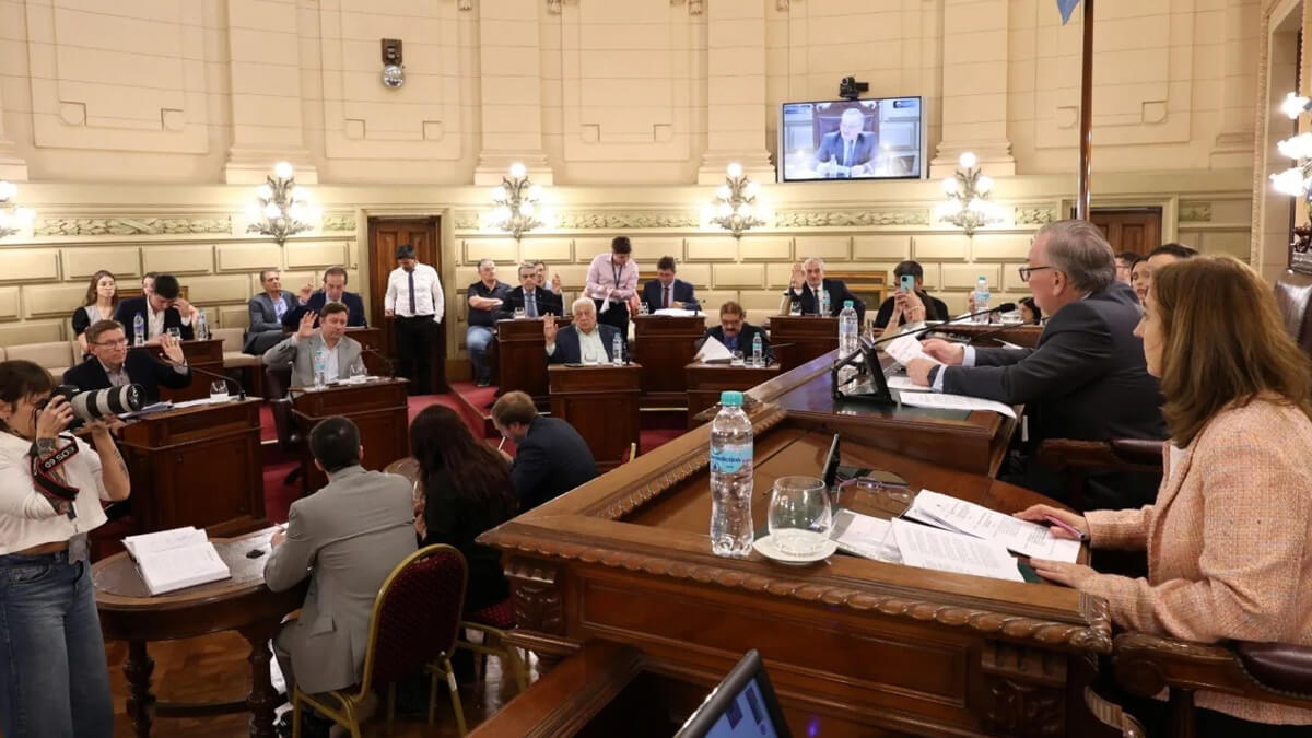 sesión del Senado de Santa Fe aprobación media sanción nueva ley orgánica de municipios debate legislativo