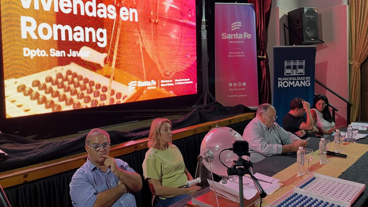 sorteo de preselección de 12 viviendas en Romang realizado en la Sala Municipal de Cultura