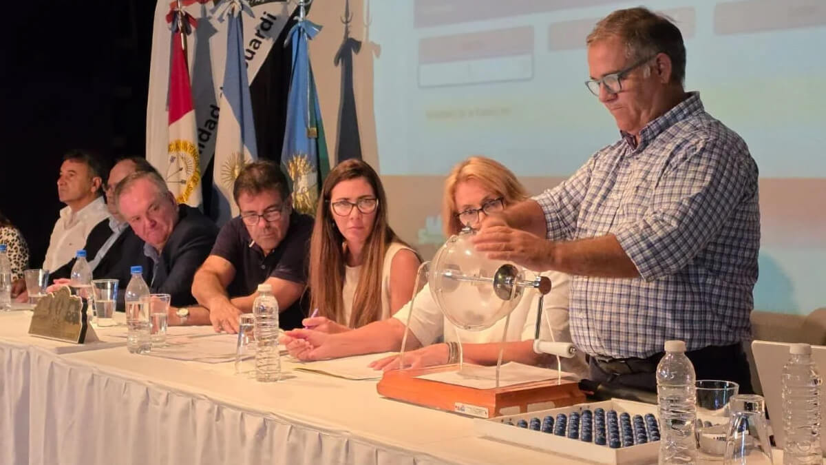 sorteo público de 24 viviendas provinciales en Suardi Plan 5253