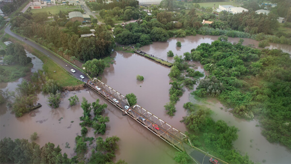 cauce arroyo el rey desbordado tras lluvias intensas en Avellaneda Santa Fe