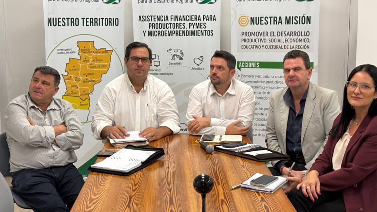 Autoridades locales participan de videollamada internacional del proyecto Training the Future encabezadas por el intendente Gonzalo Braidot en Avellaneda Santa Fe