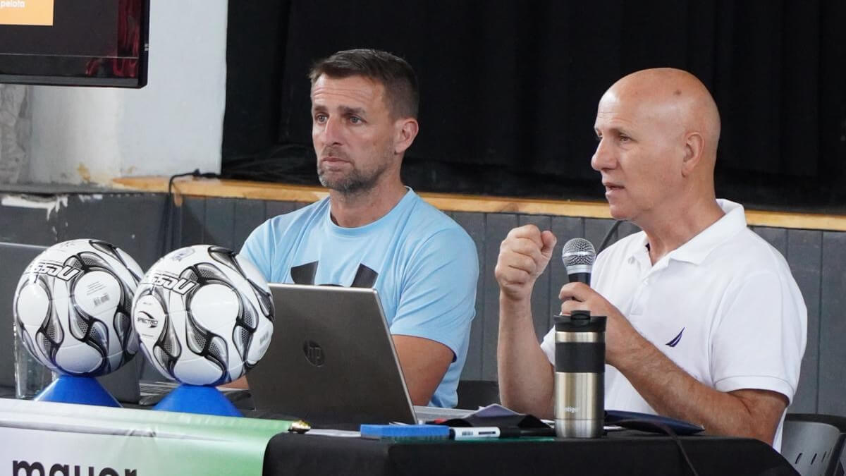 primera jornada clínica entrenadores fútbol infantil Villa Ocampo capacitación deportiva