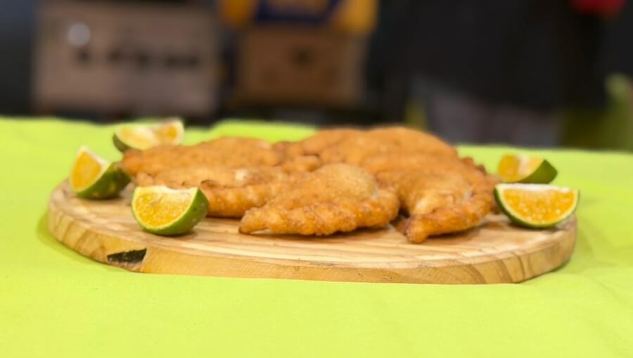Empanadas de pescado cocinadas listas para comer