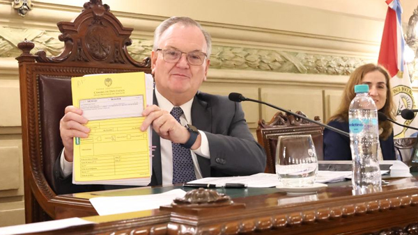 Felipe Michlig presenta proyecto de Ley de Municipios aprobado en el Senado de Santa Fe