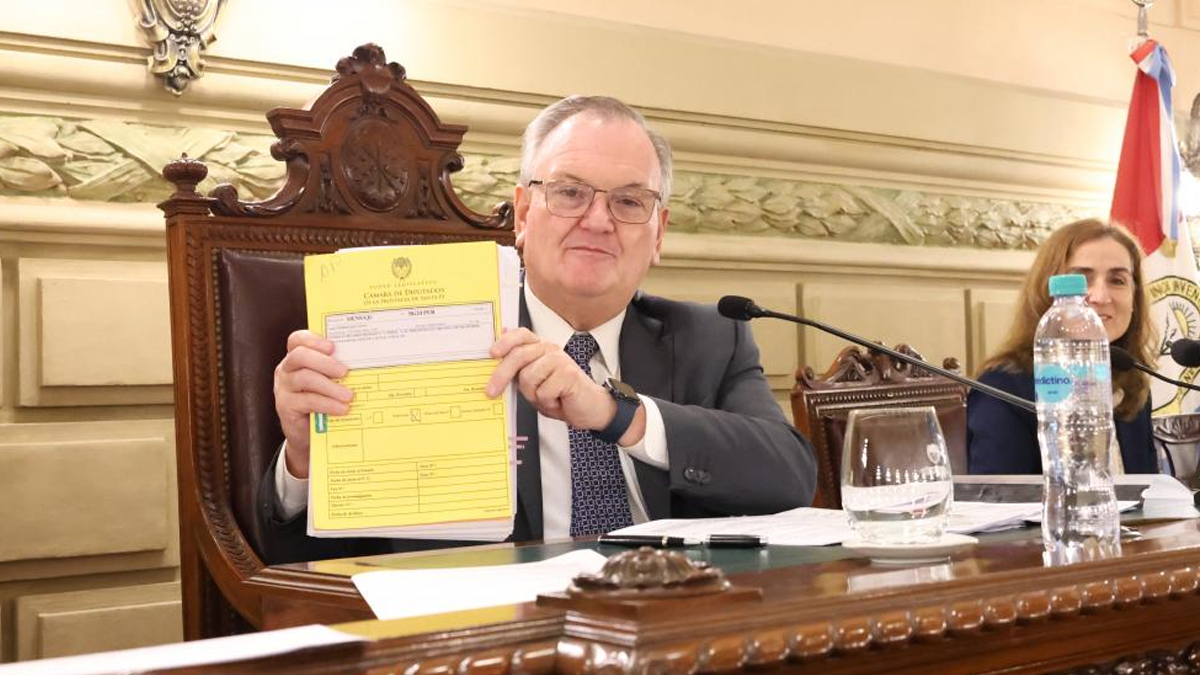 Felipe Michlig presenta proyecto de Ley de Municipios aprobado en el Senado de Santa Fe