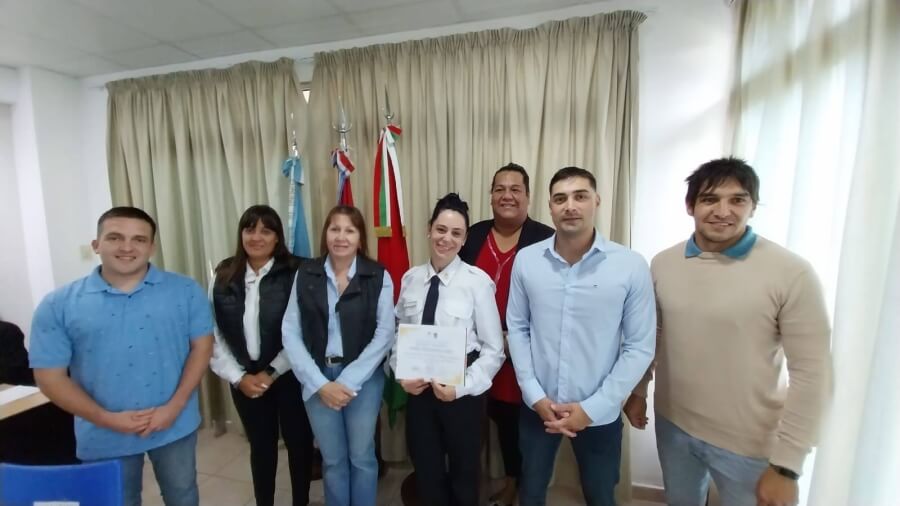 maría fernanda lamy junto a concejales de romang reconocimiento bomberos voluntarios