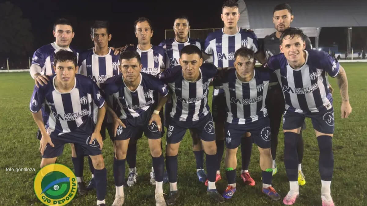 equipo de Matienzo líder del torneo celebración partido fútbol local