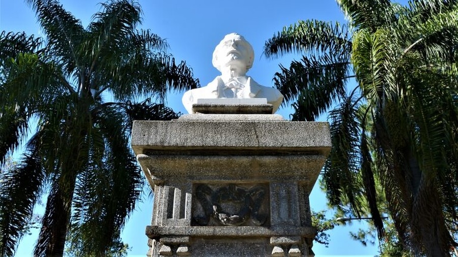 Monumento a Teófilo Romang fundador de la ciudad de Romang en Santa Fe sitio histórico local