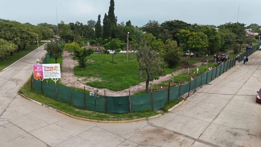 Obras de puesta en valor en Plaza Independencia de Ceres con avance de infraestructura urbana