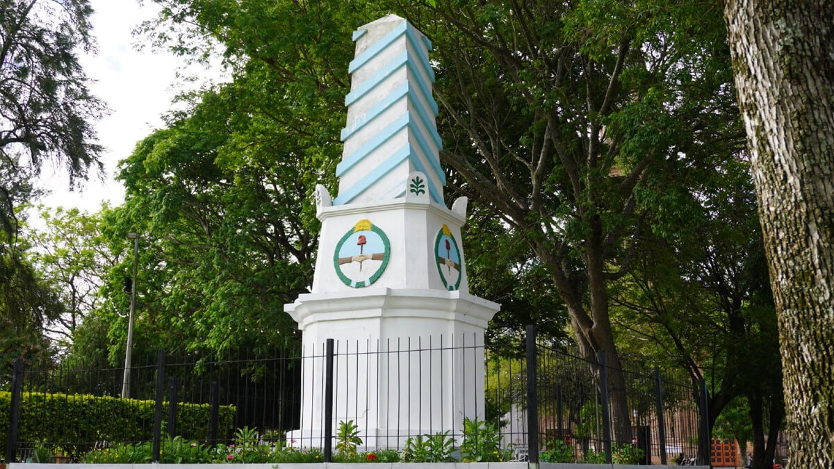 pirámide del centenario Las Toscas patrimonio histórico Santa Fe plaza 23 de agosto