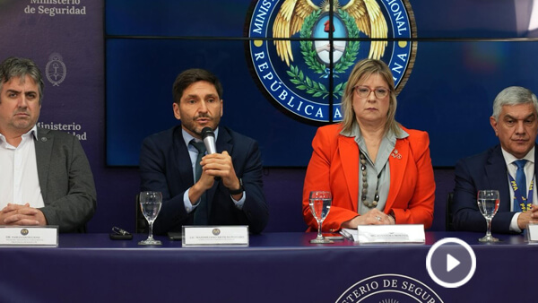Pullaro y Monteoliva brindando detalles sobre investigación de ataque escolar en San Cristóbal