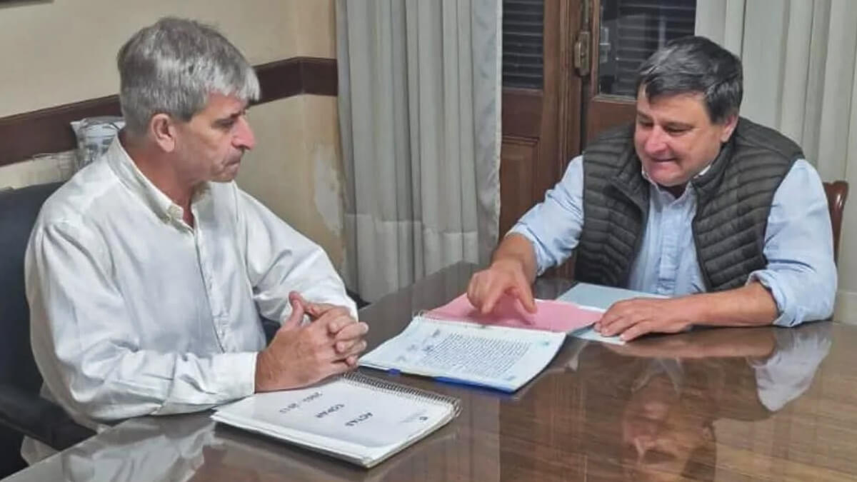 Reunión entre Roberto Giuliani y Hugo Marcucci en Santa Fe por el servicio de agua y usuarios deudores