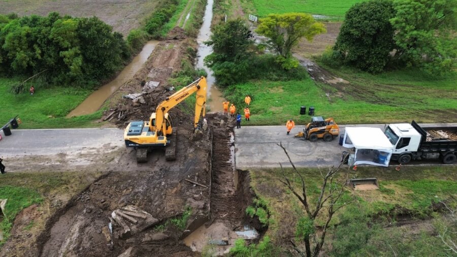 Trabajos de arreglo provisorio de alcantarilla en Ruta Nacional 34 Lehmann