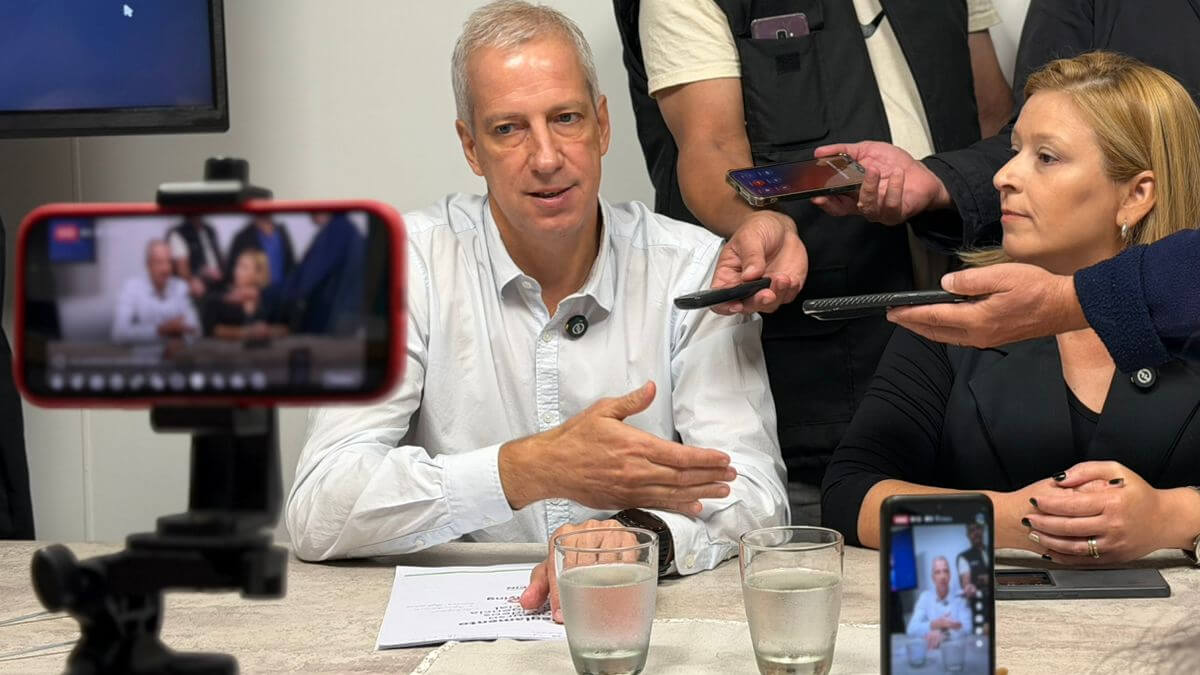 Dionisio Scarpin conferencia lanzamiento HackIA el Bullying concurso inteligencia artificial escuelas Santa Fe