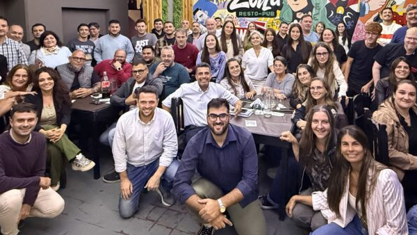 Participantes del taller de planificación por el 150 aniversario de Avellaneda reunidos en encuentro del sector comercial y turístico